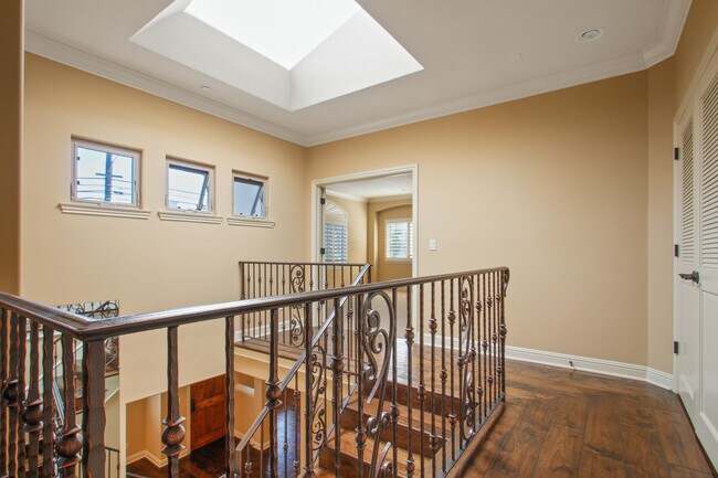 Building Photo - 1011 Green Ln
