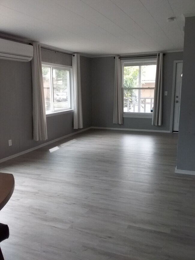 Foto del edificio - Charming 2 bedroom 1 bath single family house