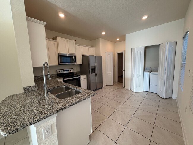 Building Photo - 3/2.5 Townhome in Bridgewater Community