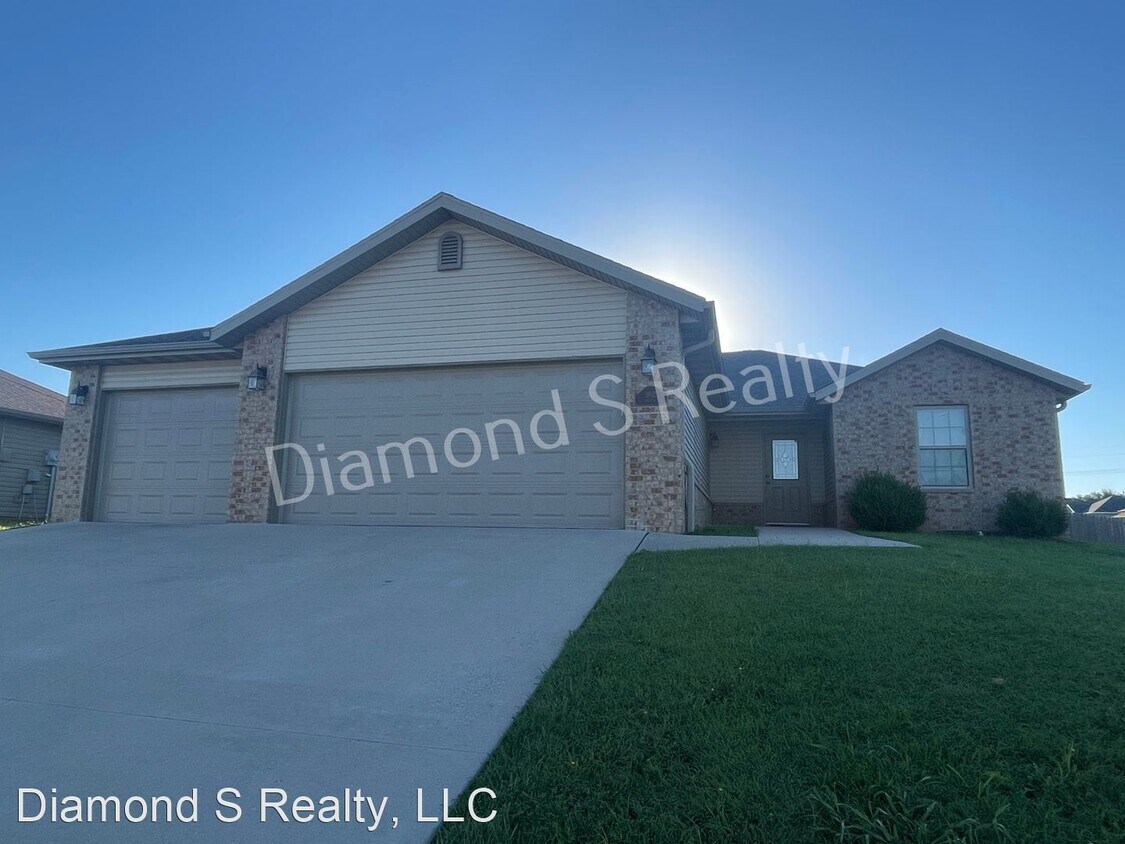Primary Photo - 3 br, 2 bath House - 3102 N Albertha Ave