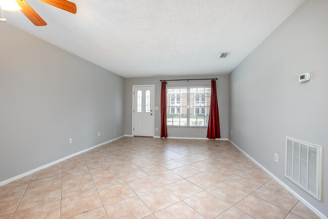 Foto del edificio - 2/1 DeLand, Steps from Stetson! $1,600/mon...