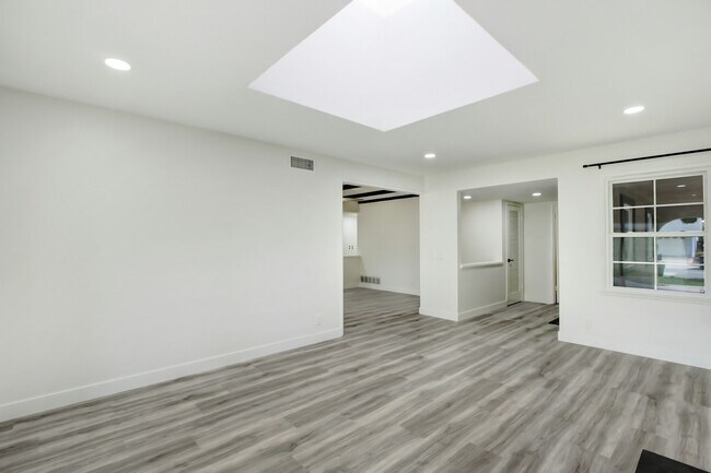 Foto del edificio - 1745 N Holbrook St