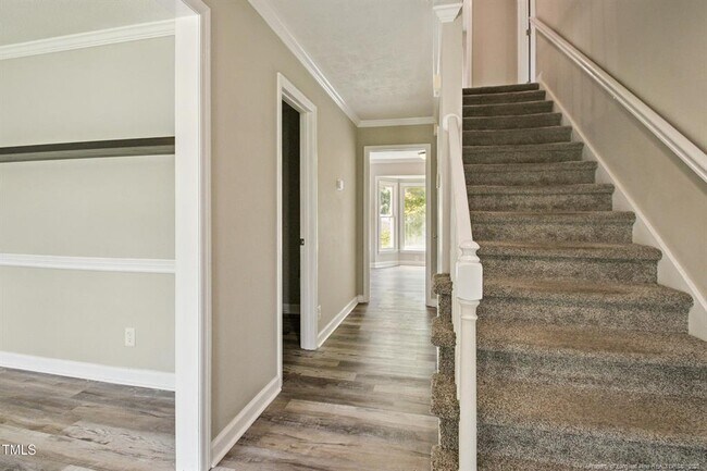 Foto del edificio - 7713 Charring Cross Ln