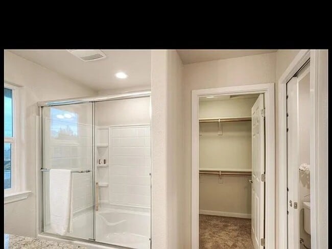Building Photo - 1058 Heritage Way