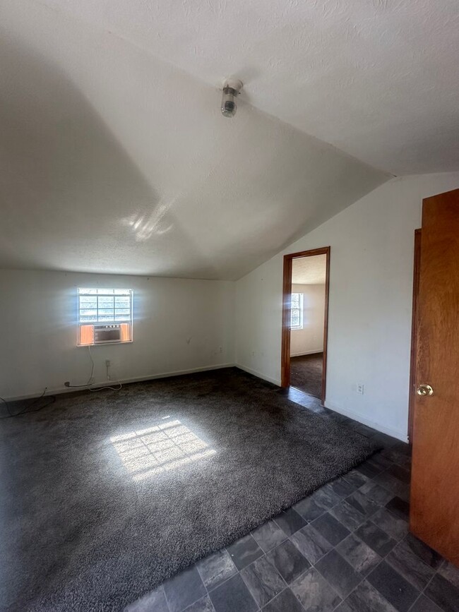 Building Photo - 11 Strozier St