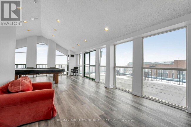 Photo du bâtiment - 115 Hillcrest Ave