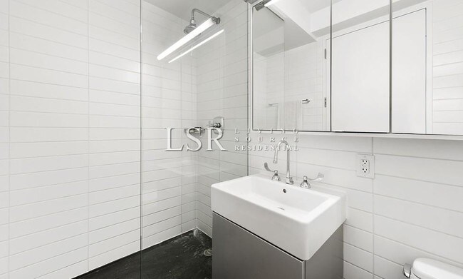 Building Photo - 34 Desbrosses St