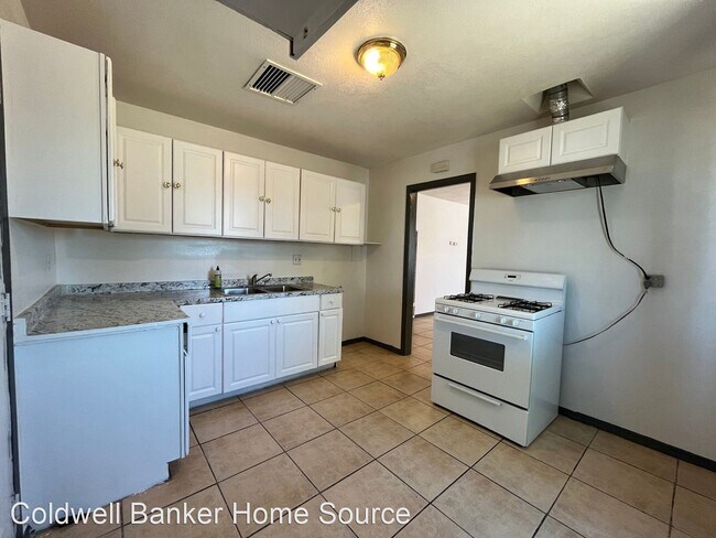 Building Photo - 3 br, 2 bath House - 709 Caliente Dr.