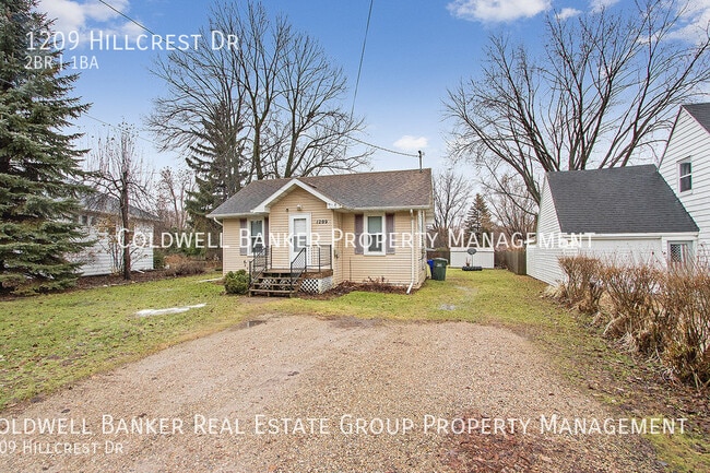 Building Photo - 1209 Hillcrest Drive, Kaukauna