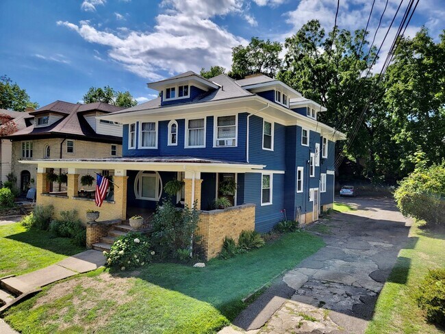 Foto del edificio - 64 Hawthorne Ave