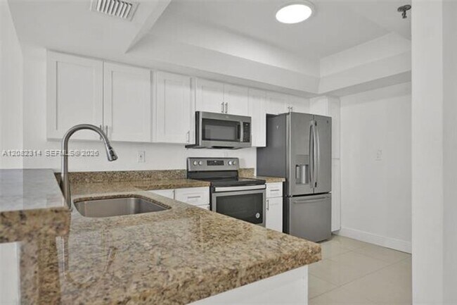 Photo - 520 Brickell Key Dr cu-A1007 Apartment