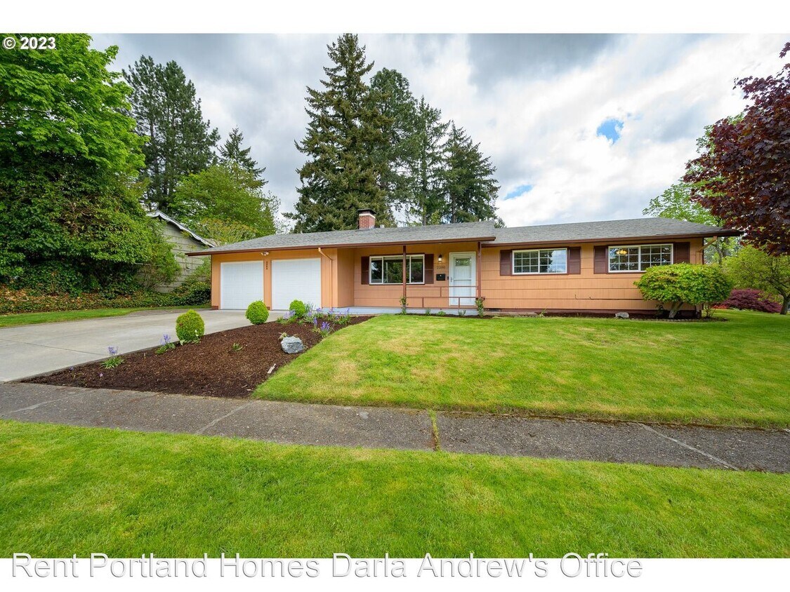 Foto principal - 3 br, 1.5 bath House - 2280 SW Wynwood Ave