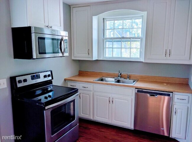 Building Photo - 2 br, 1 bath Townhome - 3824 39th St