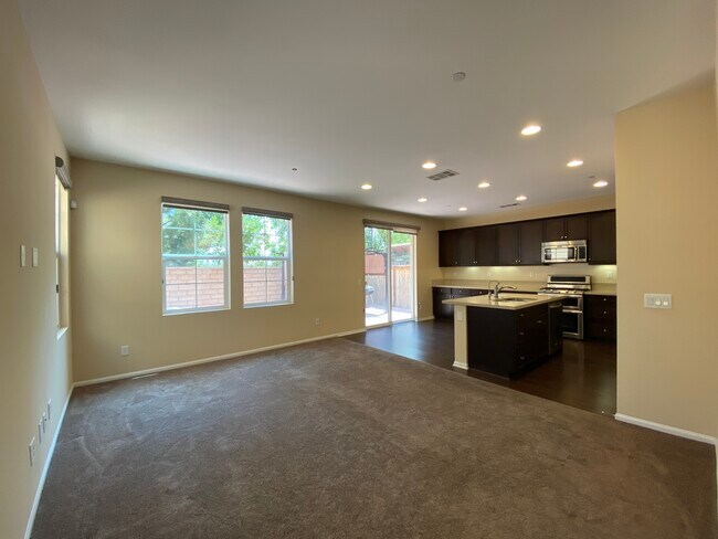 Building Photo - 10816 Lotus Dr