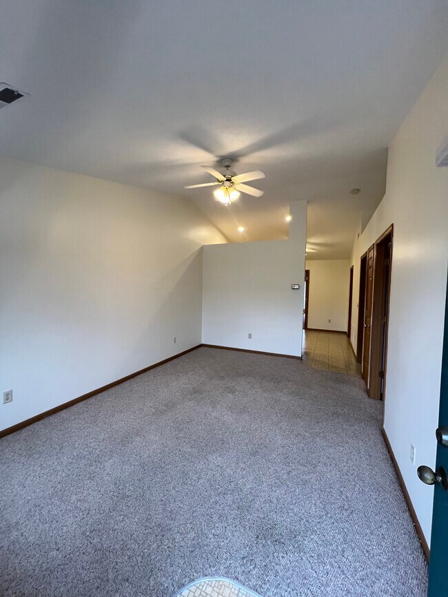Foto del edificio - 1295 Chestnut Dr