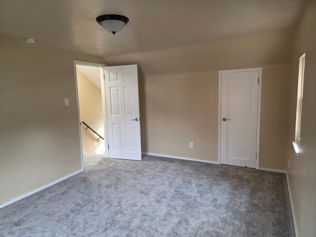 Building Photo - 5272 Fieldcrest Dr