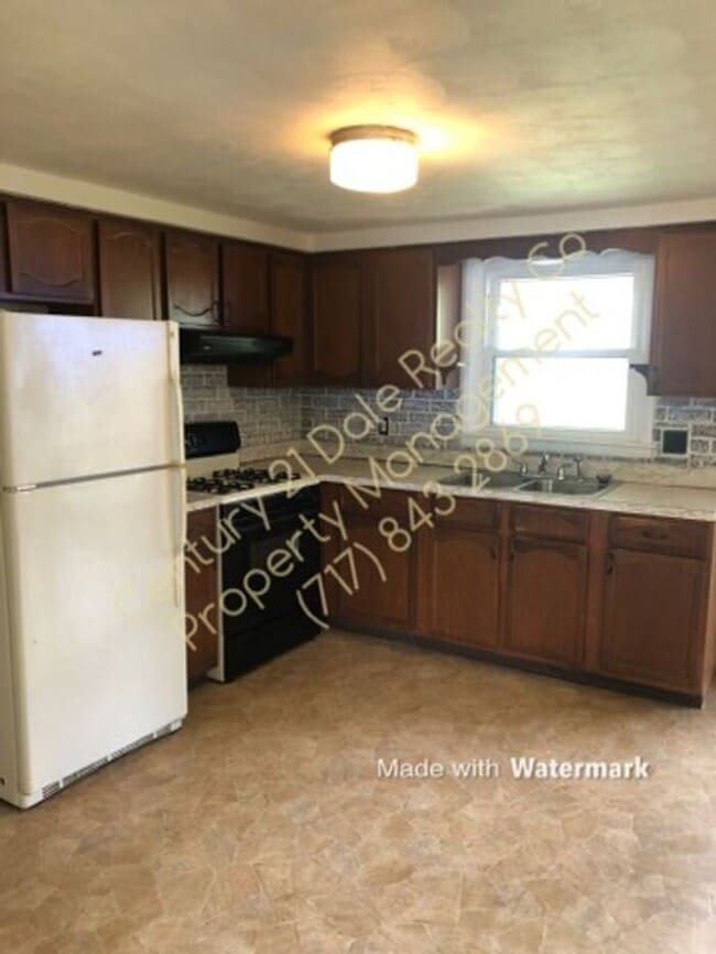 Building Photo - Charming 3 Bedroom home in Red Lion School...