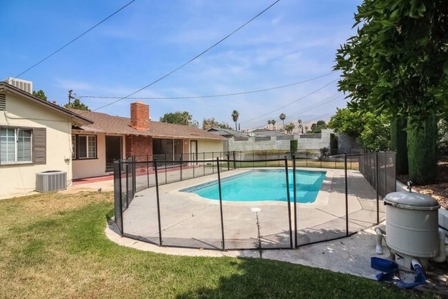 Foto del edificio - 5645 Elm Ave