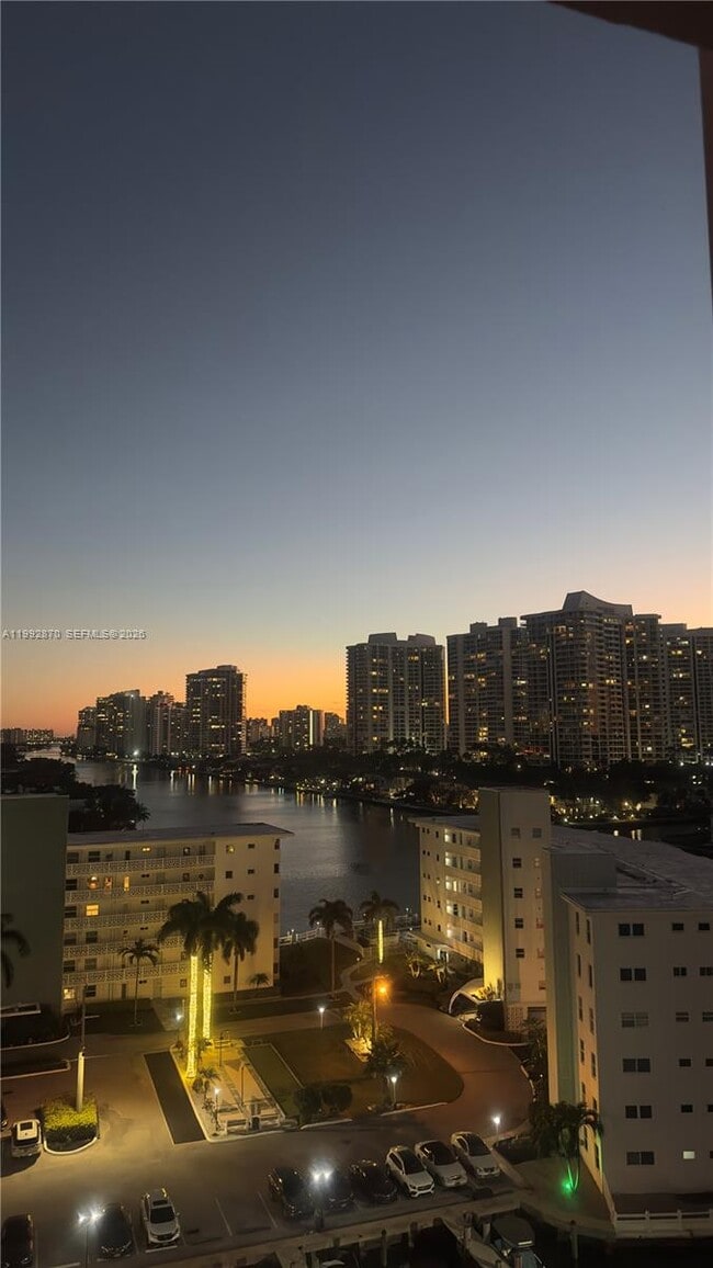 Building Photo - 3161 S Ocean Dr