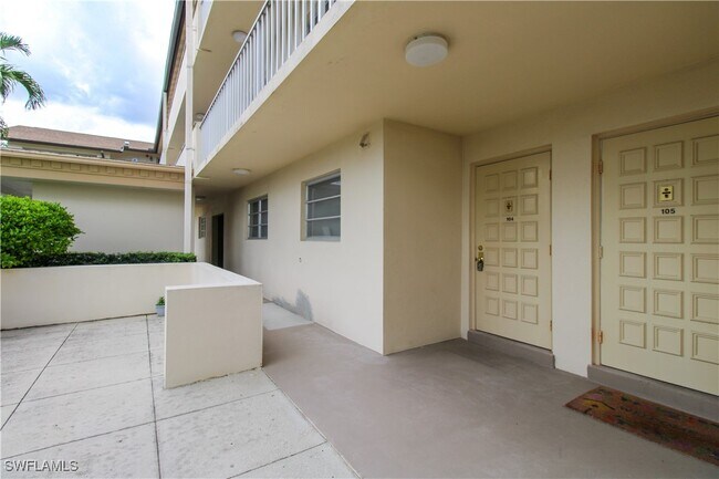 Foto del edificio - 1020 Palm View Dr