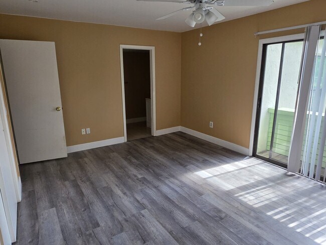 Foto del edificio - 4158 Pinelake Ln