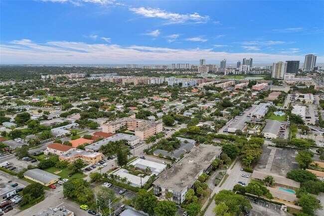 Foto del edificio - 701 NE 1st Ct