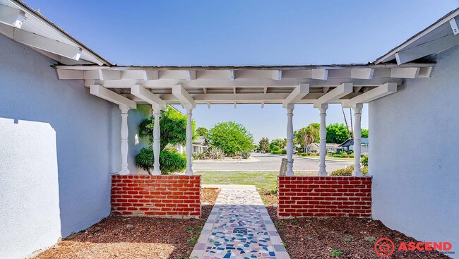 Building Photo - 6201 Hartman Ave