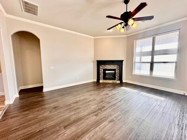 Building Photo - Modern 3-Bed, 2-Bath Home with Open Layout & Storm Shelter