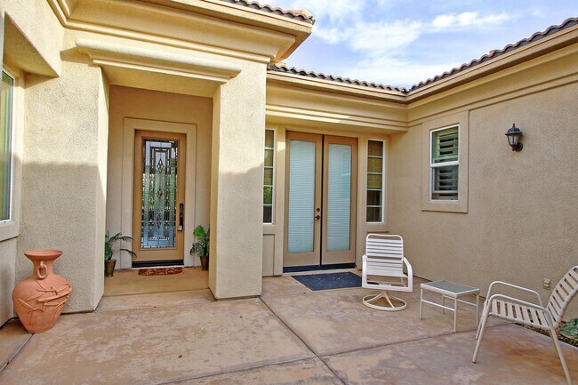 Building Photo - 110 Tesori Dr