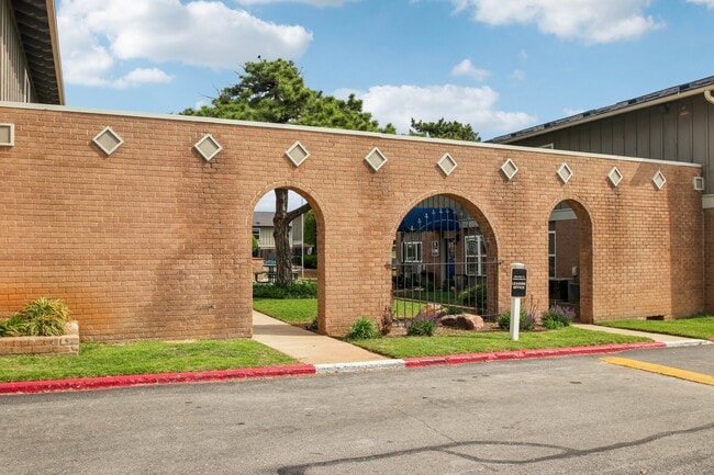 Building Photo - Yukon Heights Apartments