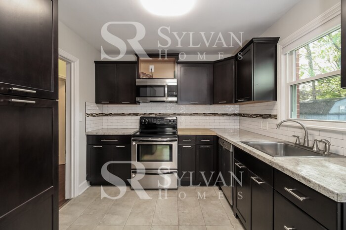 Primary Photo - Lovely 3BR, 2.BA, traditional ranch