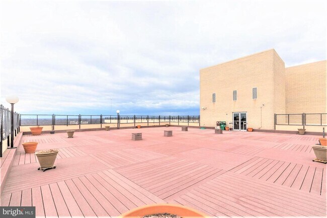Building Photo - 4515 Willard Ave
