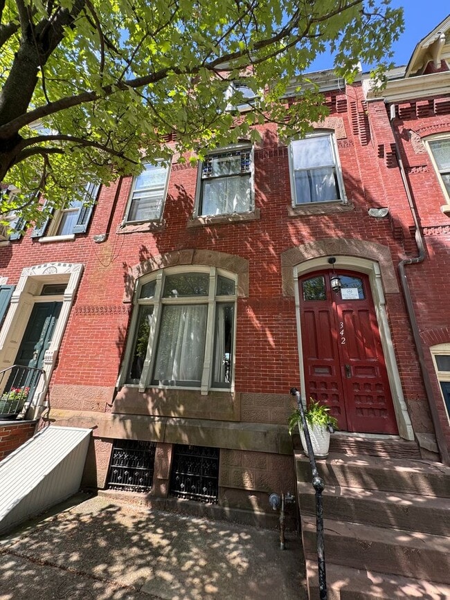 Building Photo - 342 N Eighth St