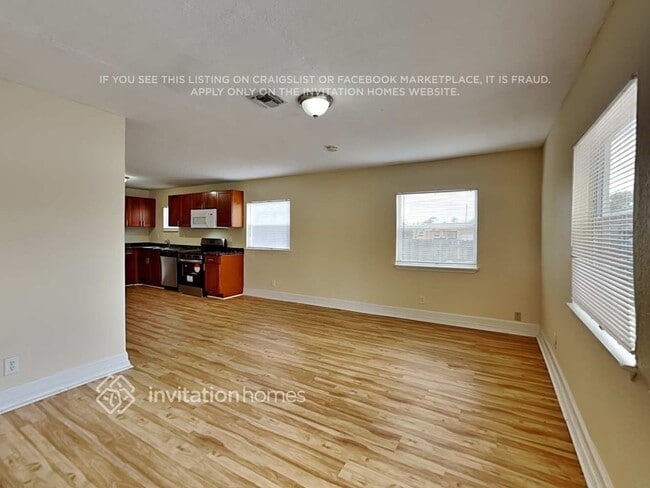 Building Photo - 2450 NW 30th Way