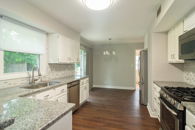 Building Photo - 601 Silver Rock Ln