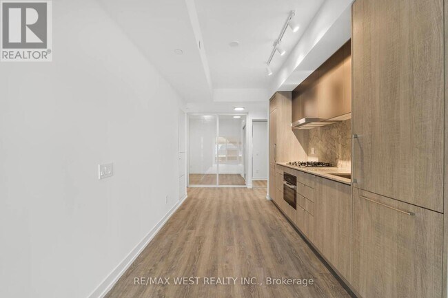 Photo du bâtiment - 771-771 Yonge St