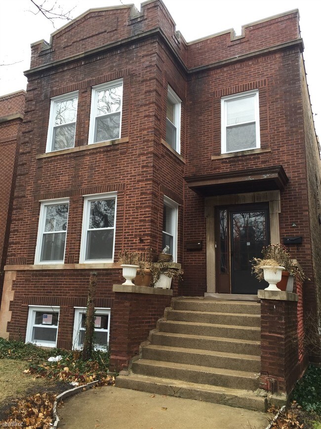 Building Photo - 5235 W Montrose Ave