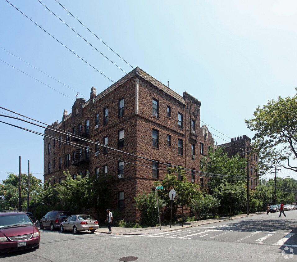 Building Photo - 536 Beach 22nd St