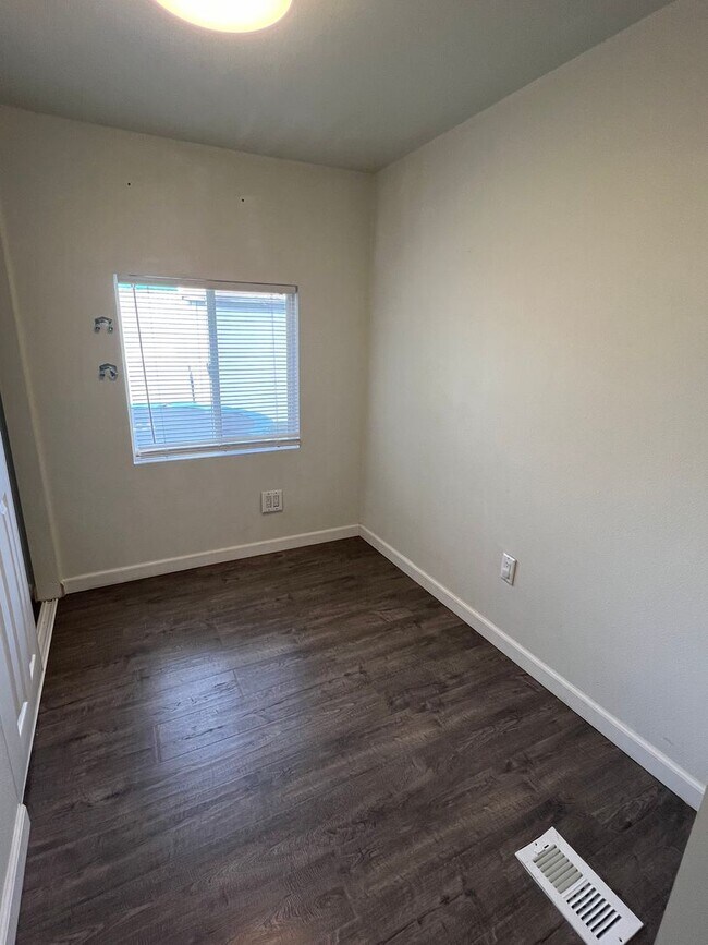 Foto del edificio - 3 bedroom in Dimond Estates