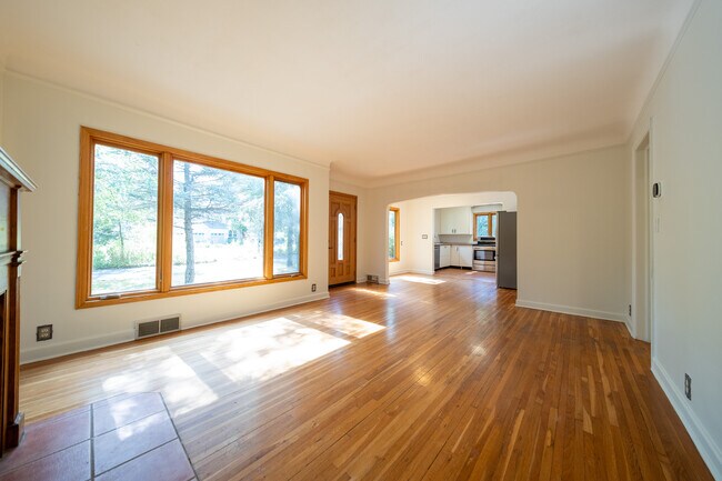 Foto del edificio - 14510 Gleason Lake Dr