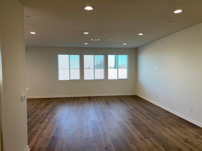 Building Photo - 42112 Jenny Ln