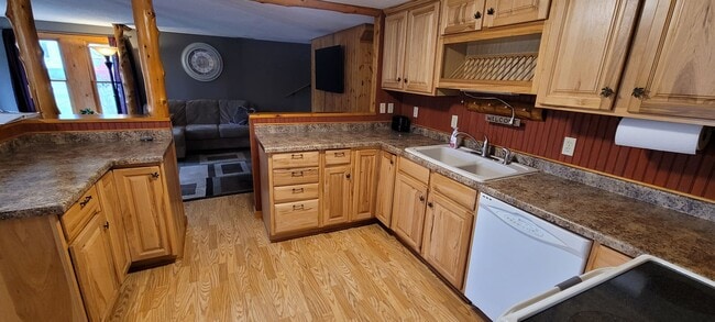 Building Photo - Fully Furnished 3 Bedroom Cabin