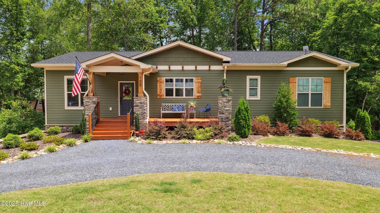 Primary Photo - 185 Canter Ln