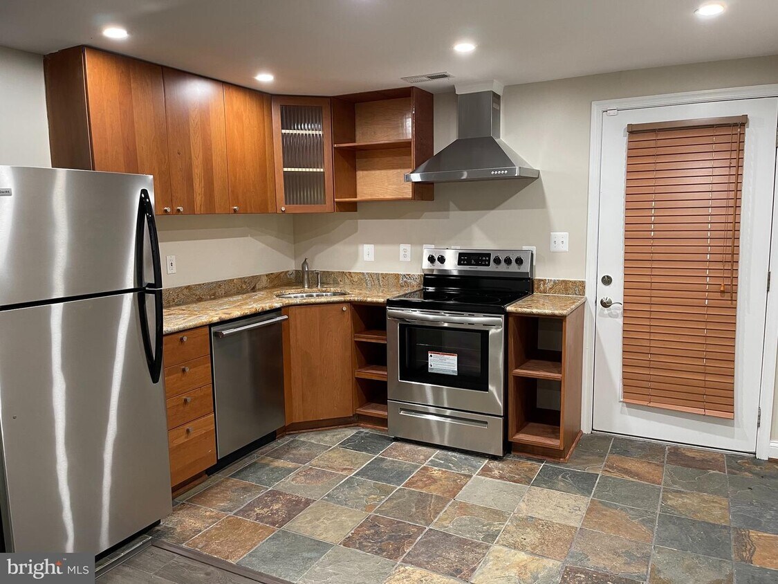 Foto principal - 1407 Montague St NW
