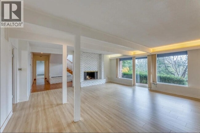 Photo du bâtiment - 1380 Burnside Rd