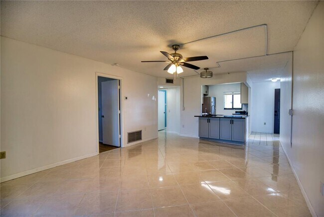 Foto del edificio - 461 Airport Ave E
