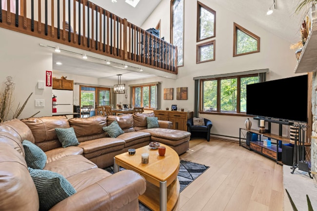 Foto del edificio - 2174 Lakeview Dr E