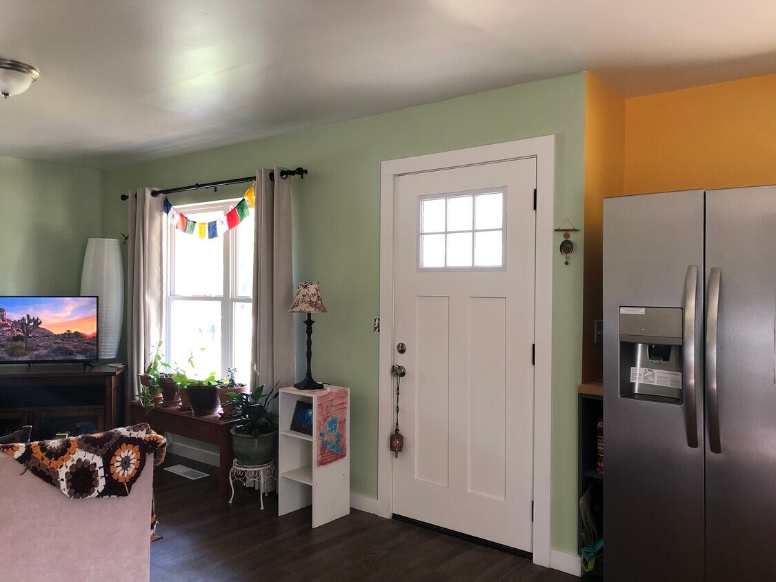 Living Area - 6016 Wentworth Ave