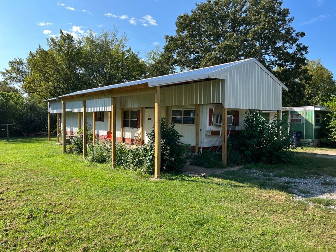 Primary Photo - 2 Bedroom/1 Bathroom Trailer in Batesville