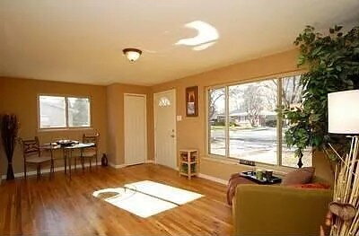 Photo - Available Now!

Fantastic 5br/2ba Remodele... Apartment